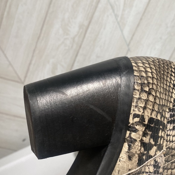 NEW Blondo Que snake print ankle boots 5.5 - Picture 12 of 13